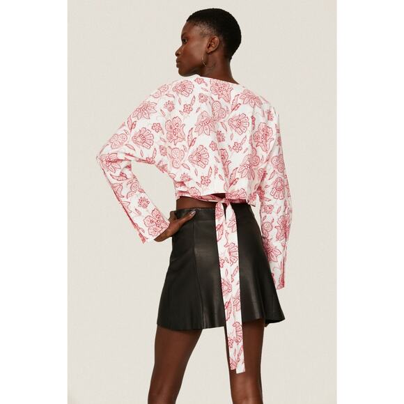 SAUNDERS COLLECTIVE Red Floral Long Sleeve Button Front Tie Waist Fredrique Top - Picture 2 of 11